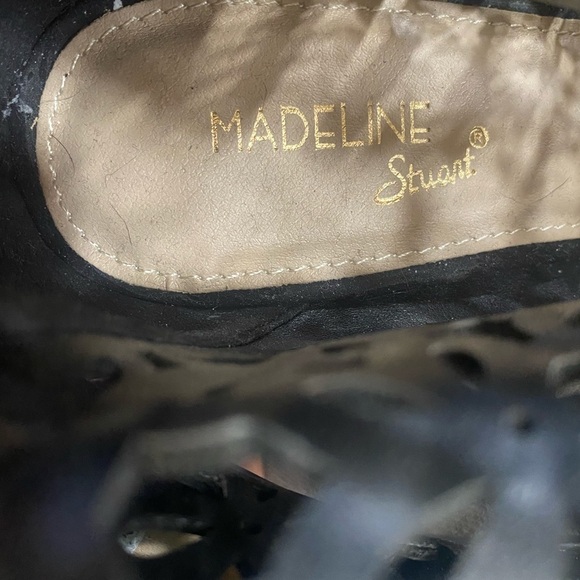 NWT Madeline Stuart heels with flower design. Open toe with zipper in back. 8 - Picture 9 of 10
